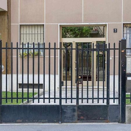Milano City Apartments - Parking And Comfort - Spacious Apt Up To 8 Pax Esterno foto