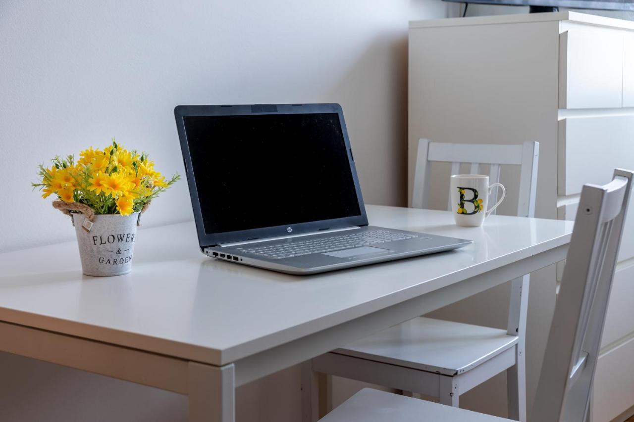 Milano City Apartments - Parking And Comfort - Spacious Apt Up To 8 Pax Esterno foto