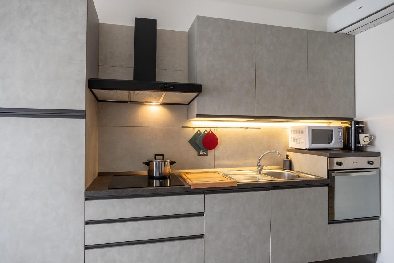 Milano City Apartments - Parking And Comfort - Spacious Apt Up To 8 Pax Esterno foto